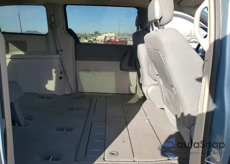 2010 Chrysler Town & Country Touring from USA, damaged, VIN 2A4RR5D12AR346596